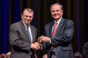 President Jairy Hunter shakes hand with Hank