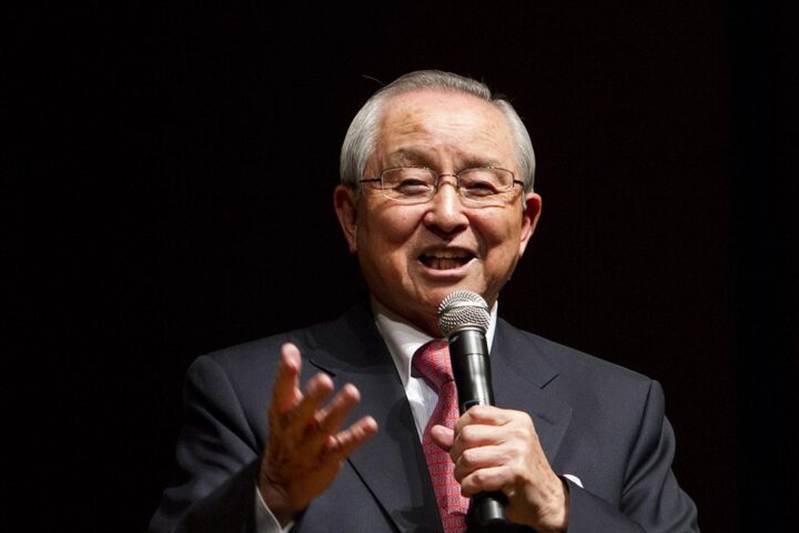Dr. Billy Kim speaks at Chapel