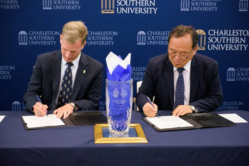 CSU President Dondi Costin and South Korea's Kangnam University President Shinil Yoon sign an agreement of partnership