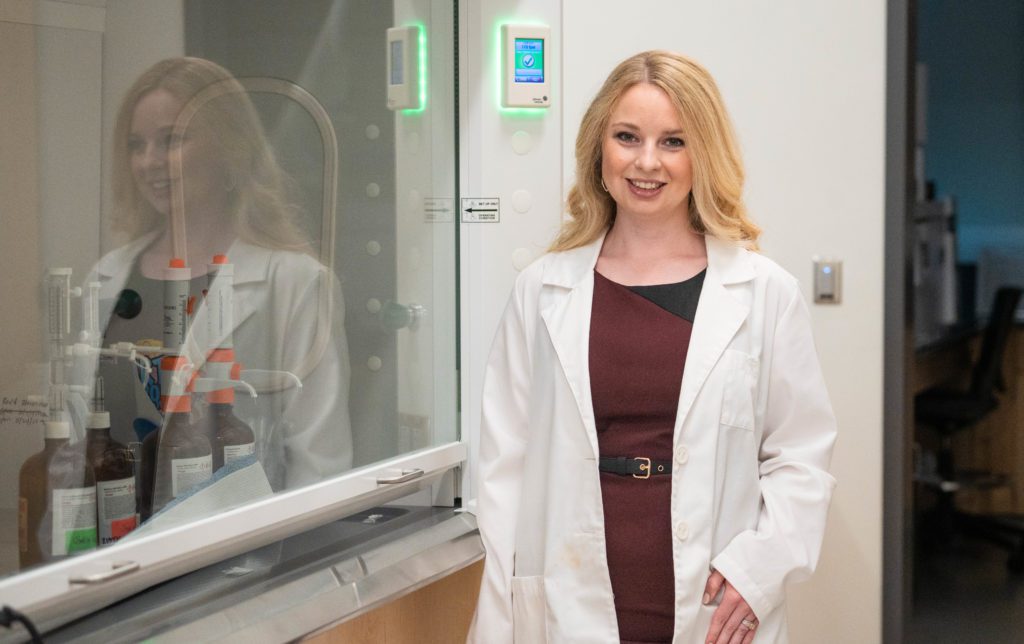 Ashleigh in the lab