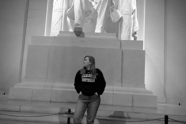 Mizner takes a picture with a statue in DC