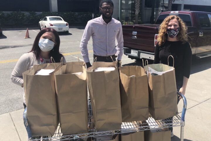Kevin Jacques and Valerie Sessions delivering meals at the VA hospital